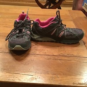 💚 3/$25 Champion women gray pink white size 7 sneakers